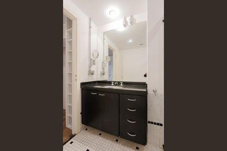 Apartamento para alugar com 75m², 1 quarto e 2 vagas Apartamento para alugar com 75m², 1 quarto e 2 vagasBanheiro da Suíte