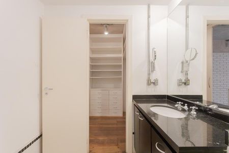 Apartamento para alugar com 75m², 1 quarto e 2 vagas Apartamento para alugar com 75m², 1 quarto e 2 vagasBanheiro da Suíte