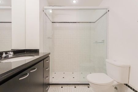 Apartamento para alugar com 75m², 1 quarto e 2 vagas Apartamento para alugar com 75m², 1 quarto e 2 vagasBanheiro da Suíte