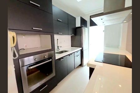 Apartamento à venda com 70m², 2 quartos e 2 vagasCozinha 