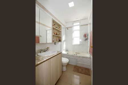 Apartamento à venda com 123m², 3 quartos e 1 vaga Apartamento à venda com 123m², 3 quartos e 1 vagaBanheiro da Suíte