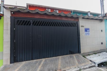 Casa à venda com 116m², 2 quartos e 2 vagas Casa à venda com 116m², 2 quartos e 2 vagasFachada