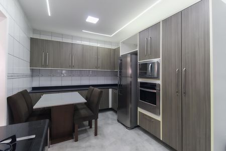 Casa à venda com 116m², 2 quartos e 2 vagas Casa à venda com 116m², 2 quartos e 2 vagasCozinha