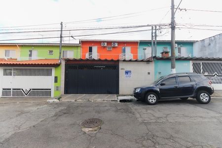 Casa à venda com 116m², 2 quartos e 2 vagas Casa à venda com 116m², 2 quartos e 2 vagasFachada