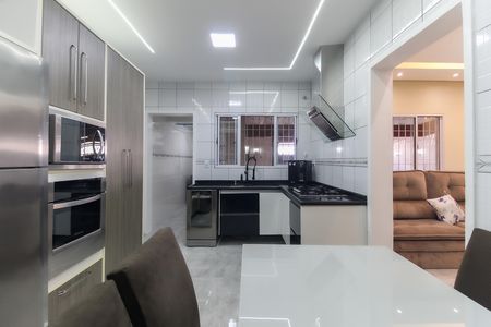 Casa à venda com 116m², 2 quartos e 2 vagas Casa à venda com 116m², 2 quartos e 2 vagasCozinha