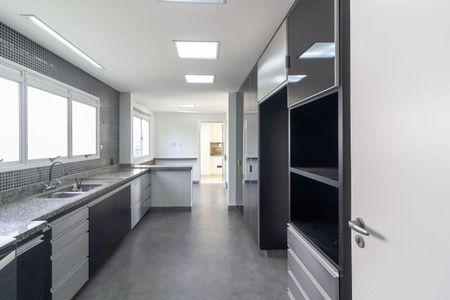 Apartamento para alugar com 242m², 4 quartos e 3 vagas