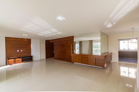 Apartamento para alugar com 242m², 4 quartos e 3 vagas