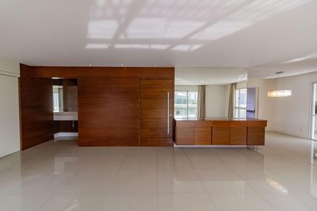 Apartamento para alugar com 242m², 4 quartos e 3 vagas