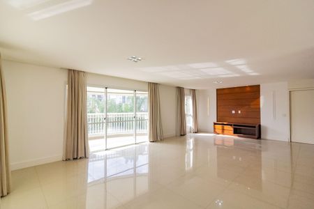 Apartamento para alugar com 242m², 4 quartos e 3 vagas