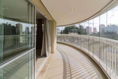 Apartamento para alugar com 242m², 4 quartos e 3 vagas