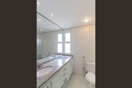 Apartamento para alugar com 242m², 4 quartos e 3 vagas