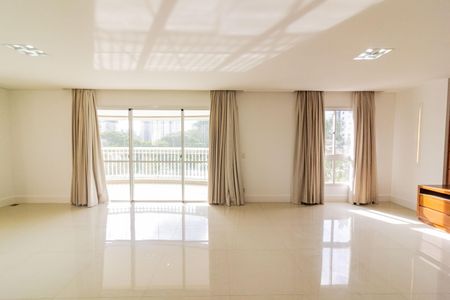 Apartamento para alugar com 242m², 4 quartos e 3 vagas