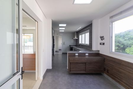 Apartamento para alugar com 242m², 4 quartos e 3 vagas