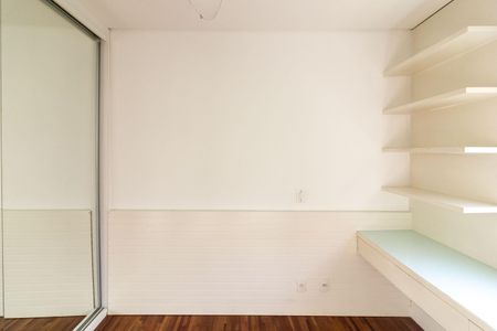 Apartamento para alugar com 242m², 4 quartos e 3 vagas