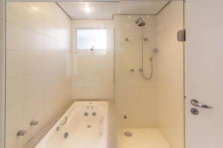 Apartamento para alugar com 242m², 4 quartos e 3 vagas