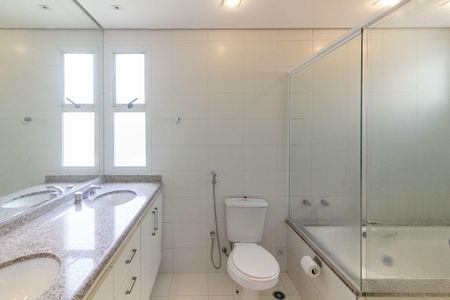 Apartamento para alugar com 242m², 4 quartos e 3 vagas