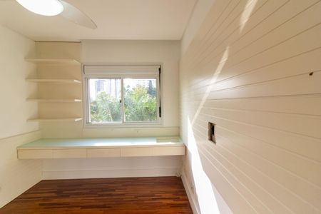 Apartamento para alugar com 242m², 4 quartos e 3 vagas
