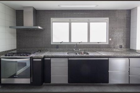 Apartamento para alugar com 242m², 4 quartos e 3 vagas
