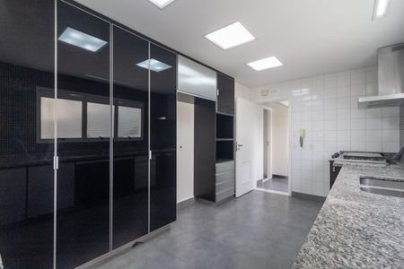 Apartamento para alugar com 242m², 4 quartos e 3 vagas