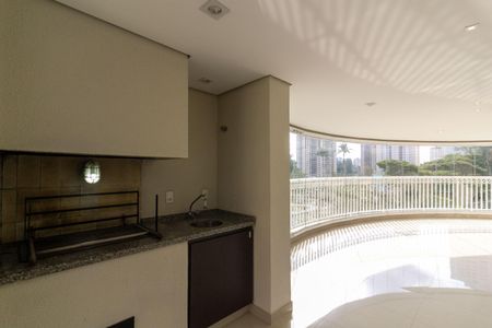 Apartamento para alugar com 4 quartos, 242m² em Vila Sofia, São Paulo