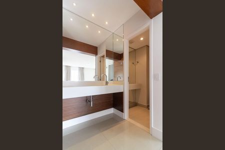 Apartamento para alugar com 242m², 4 quartos e 3 vagas