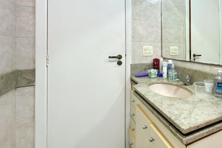 Apartamento para alugar com 109m², 4 quartos e 2 vagas Apartamento para alugar com 109m², 4 quartos e 2 vagasBanheiro
