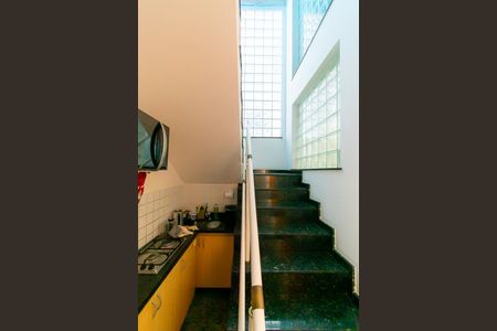 Casa para alugar com 160m², 5 quartos e 2 vagas Casa para alugar com 160m², 5 quartos e 2 vagasEscada