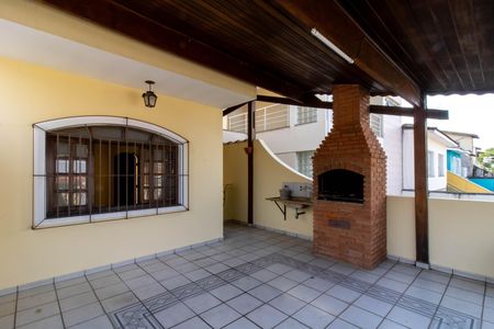 Casa à venda com 210m², 3 quartos e 2 vagas Casa à venda com 210m², 3 quartos e 2 vagasTerraço