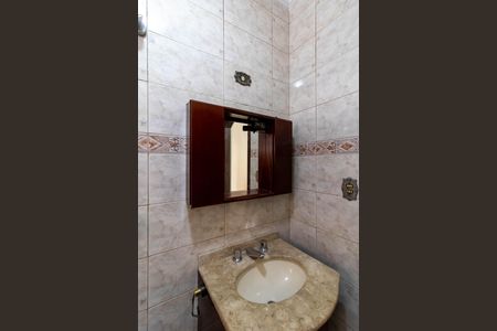 Casa à venda com 210m², 3 quartos e 2 vagas Casa à venda com 210m², 3 quartos e 2 vagasBanheiro