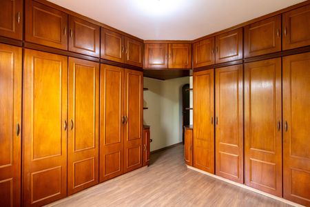 Casa à venda com 210m², 3 quartos e 2 vagas Casa à venda com 210m², 3 quartos e 2 vagasSuíte