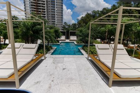 Apartamento à venda com 186m², 3 quartos e 3 vagas Apartamento à venda com 186m², 3 quartos e 3 vagasÁrea comum - Piscina