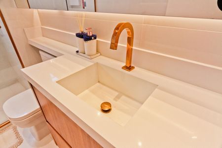 Apartamento à venda com 94m², 3 quartos e 2 vagas Apartamento à venda com 94m², 3 quartos e 2 vagasBanheiro da Suíte