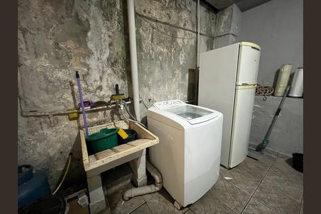 Casa à venda com 240m², 2 quartos e 3 vagas Casa à venda com 240m², 2 quartos e 3 vagasÁrea de Serviço