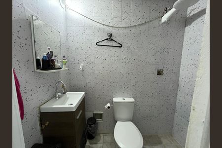 Casa à venda com 240m², 2 quartos e 3 vagas Casa à venda com 240m², 2 quartos e 3 vagasBanheiro