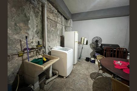 Casa à venda com 240m², 2 quartos e 3 vagas Casa à venda com 240m², 2 quartos e 3 vagasÁrea de Serviço