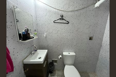 Casa à venda com 240m², 2 quartos e 3 vagas Casa à venda com 240m², 2 quartos e 3 vagasBanheiro