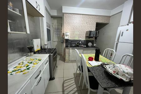 Casa à venda com 240m², 2 quartos e 3 vagas Casa à venda com 240m², 2 quartos e 3 vagasCozinha