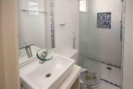 Apartamento à venda com 64m², 2 quartos e 1 vaga Apartamento à venda com 64m², 2 quartos e 1 vagaBanheiro da Suite