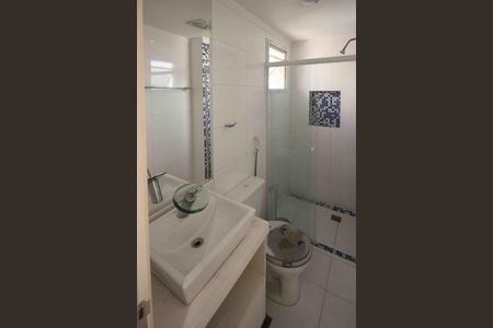 Apartamento à venda com 64m², 2 quartos e 1 vaga Apartamento à venda com 64m², 2 quartos e 1 vagaBanheiro da Suite