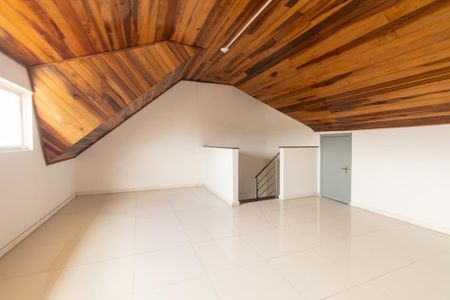 Casa para alugar com 125m², 3 quartos e 2 vagas Casa para alugar com 125m², 3 quartos e 2 vagasAtico
