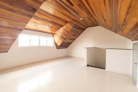 Casa para alugar com 125m², 3 quartos e 2 vagas Casa para alugar com 125m², 3 quartos e 2 vagasAtico