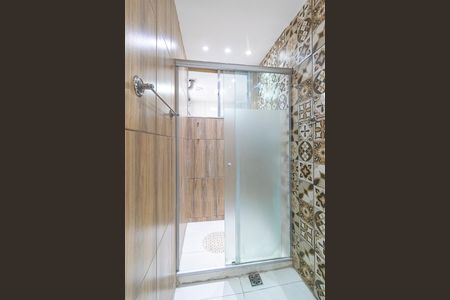 Apartamento para alugar com 52m², 2 quartos e 2 vagas Apartamento para alugar com 52m², 2 quartos e 2 vagasBanheiro social