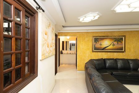 Casa à venda com 360m², 3 quartos e 6 vagas Casa à venda com 360m², 3 quartos e 6 vagasSala