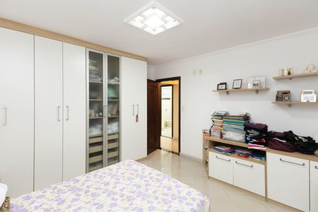 Casa à venda com 360m², 3 quartos e 6 vagas Casa à venda com 360m², 3 quartos e 6 vagasQuarto 2
