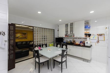 Casa à venda com 360m², 3 quartos e 6 vagas Casa à venda com 360m², 3 quartos e 6 vagasCozinha