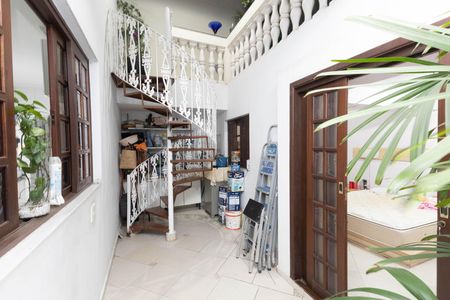 Casa à venda com 360m², 3 quartos e 6 vagas Casa à venda com 360m², 3 quartos e 6 vagasVaranda