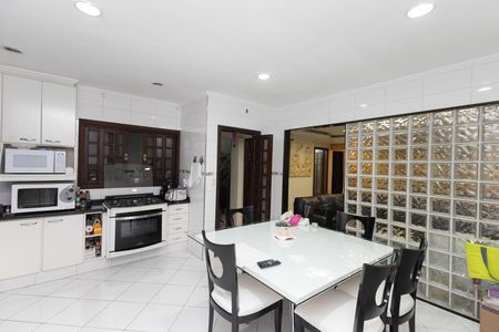 Casa à venda com 360m², 3 quartos e 6 vagas Casa à venda com 360m², 3 quartos e 6 vagasCozinha