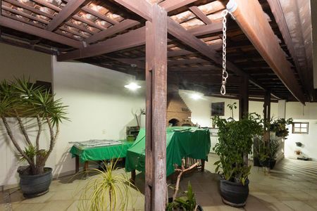 Casa à venda com 360m², 3 quartos e 6 vagas Casa à venda com 360m², 3 quartos e 6 vagasTerraço