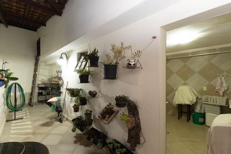 Casa à venda com 360m², 3 quartos e 6 vagas Casa à venda com 360m², 3 quartos e 6 vagasVaranda