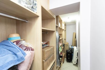 Casa à venda com 360m², 3 quartos e 6 vagas Casa à venda com 360m², 3 quartos e 6 vagasCloset